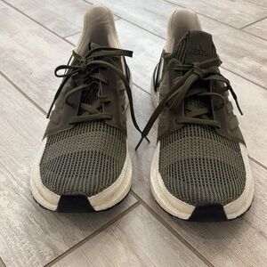 Adidas Green and White Athletic Shoes with Streamlined Design